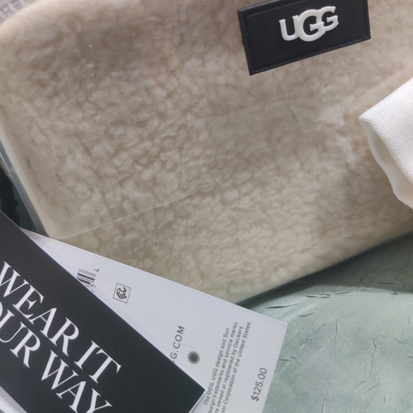 UGG Cream Fleece Cosmetic Bag - Picture 4 of 7